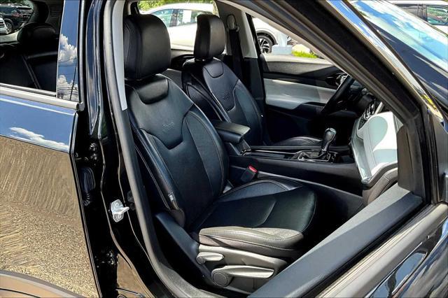 Photo of 2022 Diamond Black Crystal Pearlcoat Jeep Compass