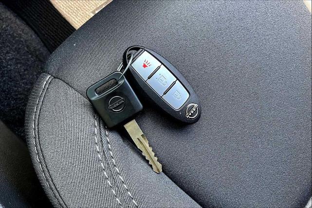 Photo of 2025 Cardinal Red Metallic Tricoat Nissan Frontier