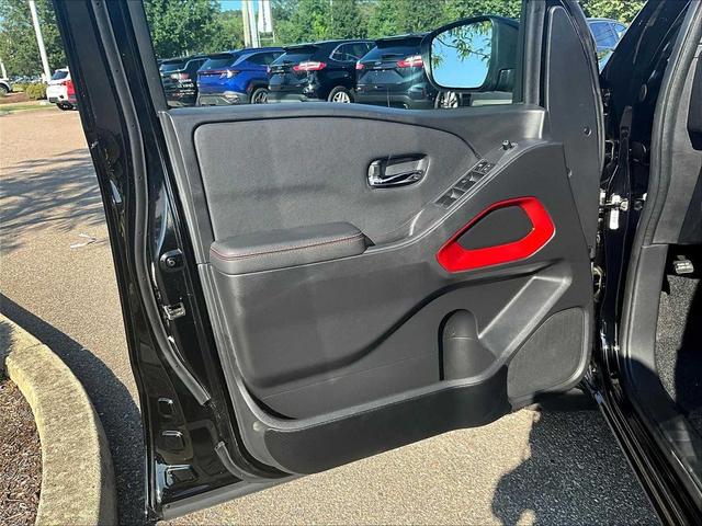 Photo of 2024 Super Black Nissan Frontier