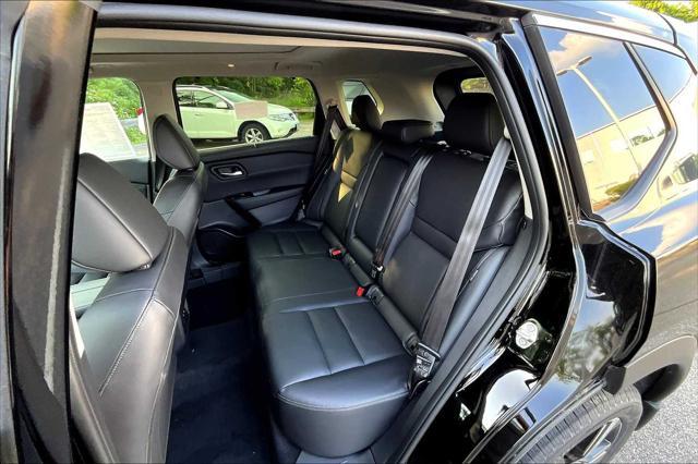 Photo of 2025 Super Black Nissan Rogue