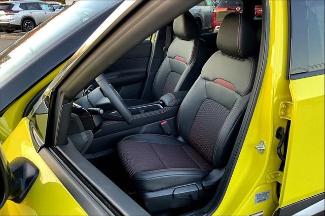 Photo of 2025 Yuzu Yellow Metallic/Super Black Nissan Kicks