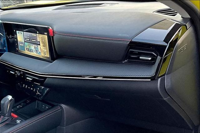 Photo of 2025 Yuzu Yellow Metallic/Super Black Nissan Kicks