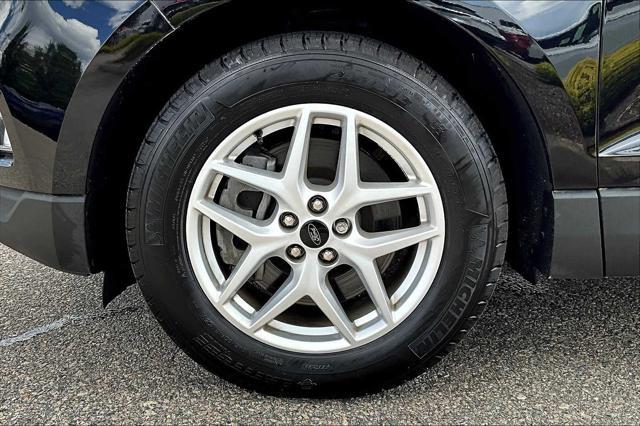 Photo of 2023 Agate Black Metallic Ford Edge