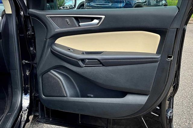 Photo of 2023 Agate Black Metallic Ford Edge