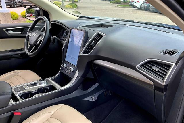 Photo of 2023 Agate Black Metallic Ford Edge
