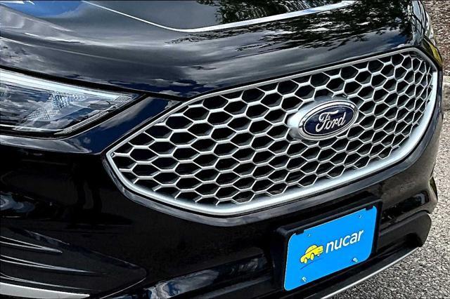 Photo of 2023 Agate Black Metallic Ford Edge