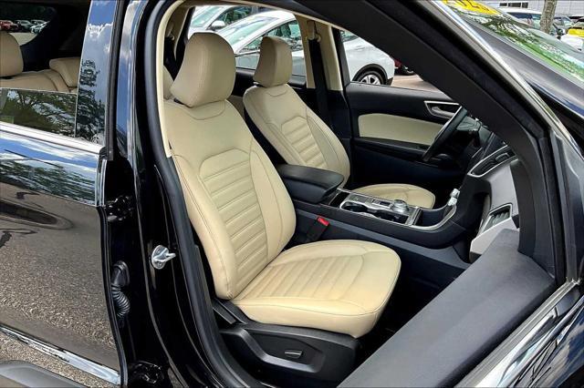 Photo of 2023 Agate Black Metallic Ford Edge