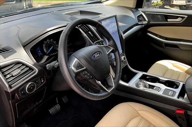 Photo of 2023 Agate Black Metallic Ford Edge