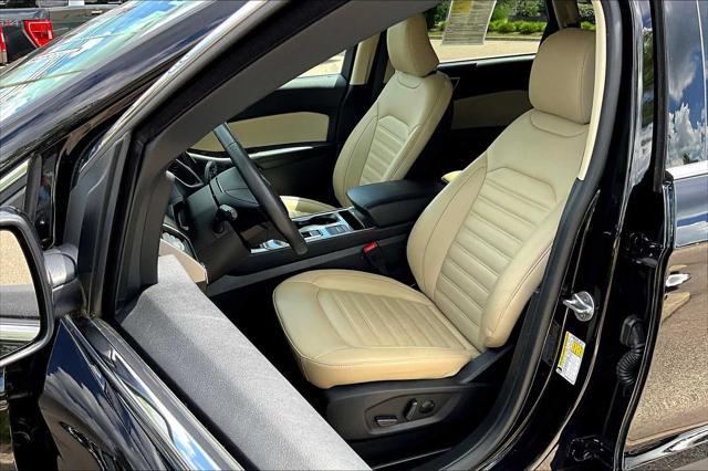 Photo of 2023 Agate Black Metallic Ford Edge