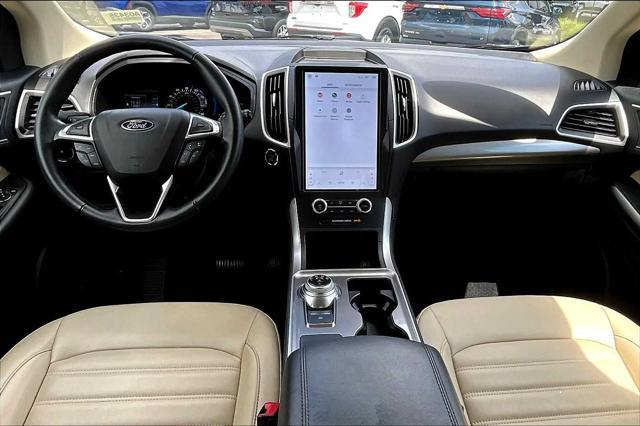 Photo of 2023 Agate Black Metallic Ford Edge