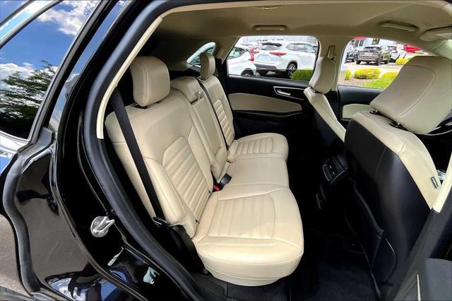 Photo of 2023 Agate Black Metallic Ford Edge