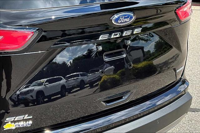 Photo of 2023 Agate Black Metallic Ford Edge