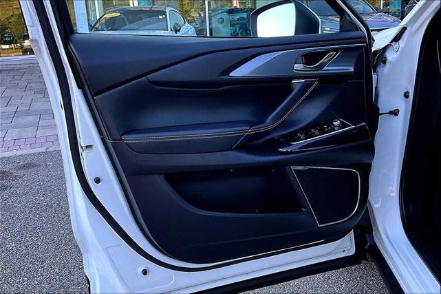 Photo of 2022 Snowflake White Pearl Mica Mazda CX-9