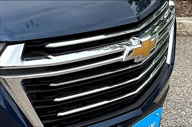 Photo of 2023 Northsky Blue Metallic Chevrolet Traverse
