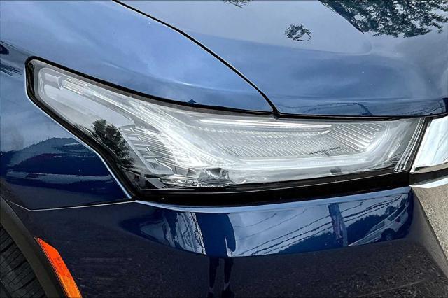 Photo of 2023 Northsky Blue Metallic Chevrolet Traverse
