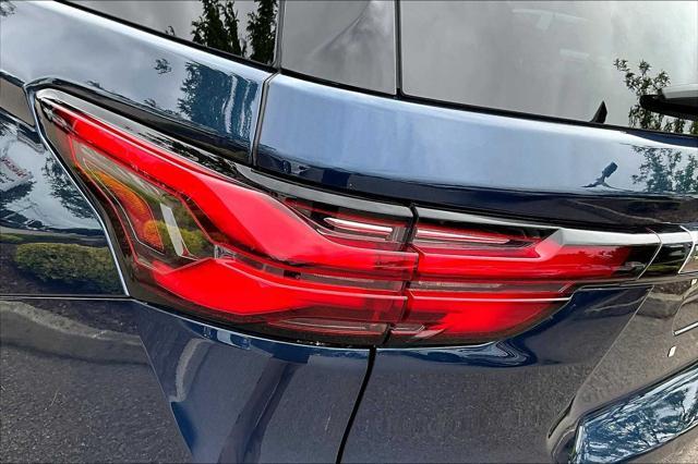 Photo of 2023 Northsky Blue Metallic Chevrolet Traverse