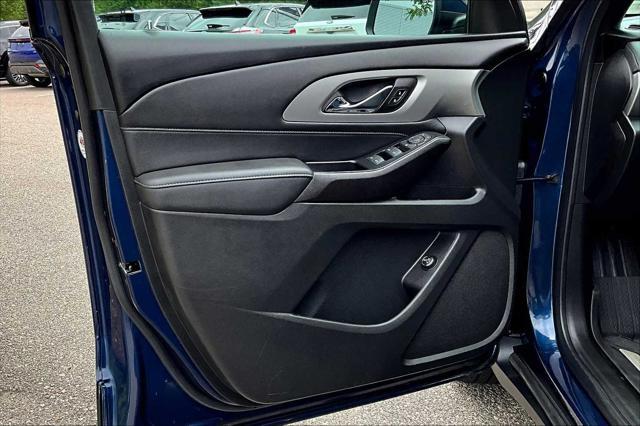 Photo of 2023 Northsky Blue Metallic Chevrolet Traverse