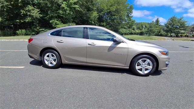 Photo of 2022 Mineral Gray Metallic Chevrolet Malibu