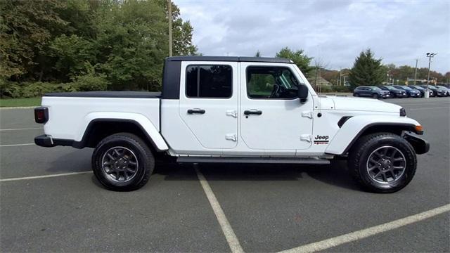 Photo of 2021 Bright White Clearcoat Jeep Gladiator