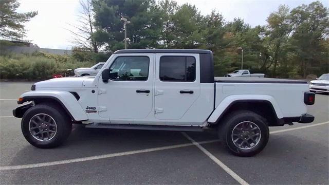 Photo of 2021 Bright White Clearcoat Jeep Gladiator