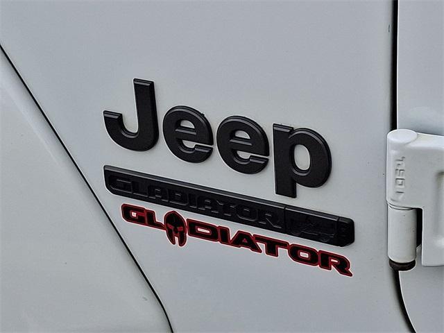 Photo of 2021 Bright White Clearcoat Jeep Gladiator