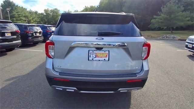 Photo of 2021 Silver Metallic Ford Explorer