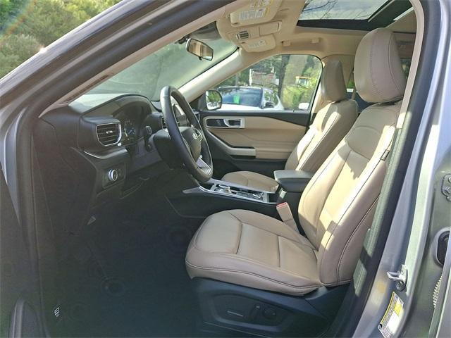 Photo of 2021 Silver Metallic Ford Explorer