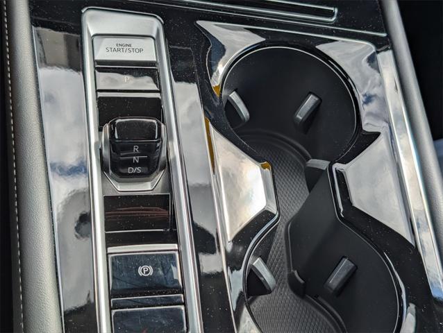 Photo of 2024 Silver Mist Metallic Volkswagen Atlas