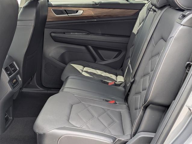 Photo of 2024 Silver Mist Metallic Volkswagen Atlas