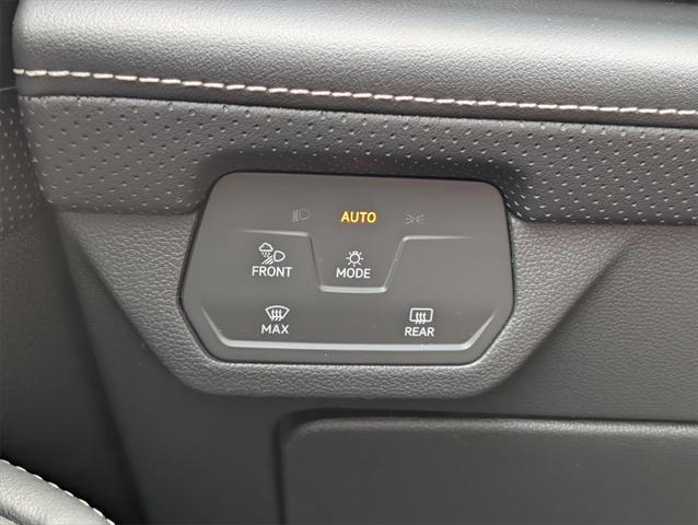 Photo of 2024 Silver Mist Metallic Volkswagen Atlas