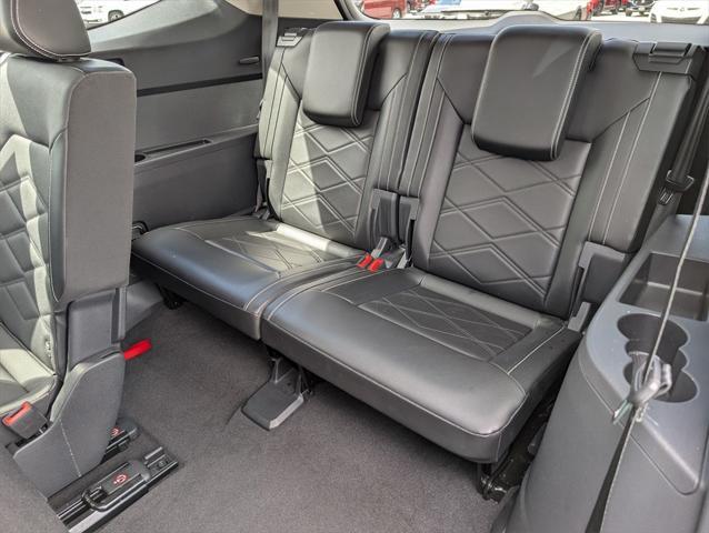 Photo of 2024 Silver Mist Metallic Volkswagen Atlas
