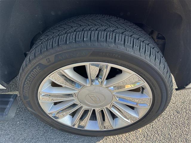 Photo of 2020 Crystal White Tricoat Cadillac Escalade