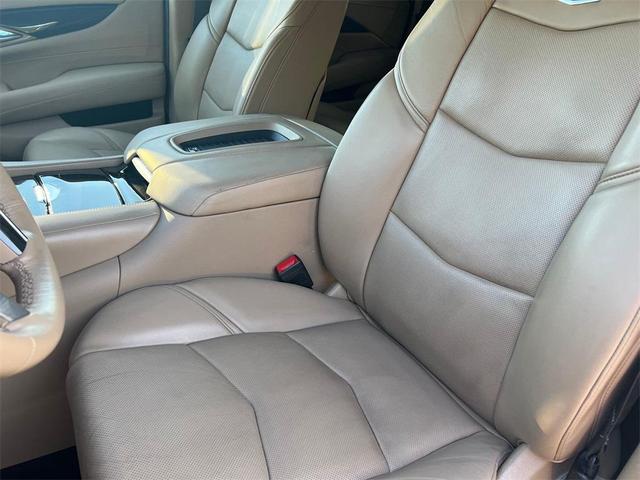 Photo of 2020 Crystal White Tricoat Cadillac Escalade