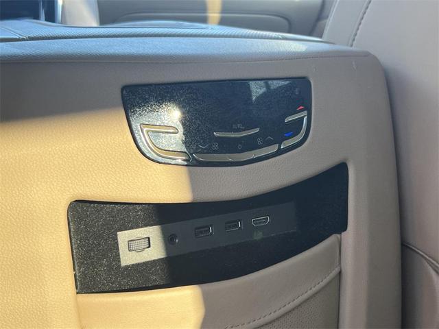 Photo of 2020 Crystal White Tricoat Cadillac Escalade