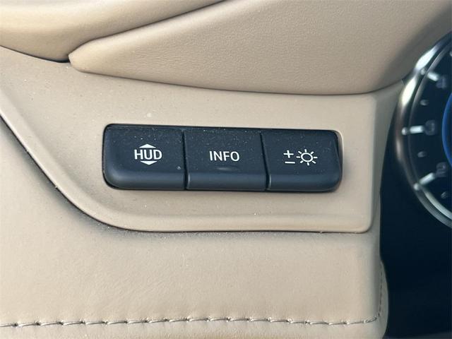 Photo of 2020 Crystal White Tricoat Cadillac Escalade
