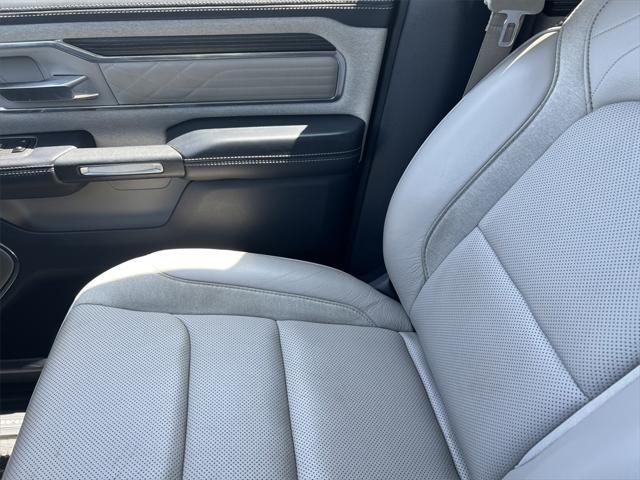 Photo of 2023 Diamond Black Crystal Pearlcoat RAM 1500