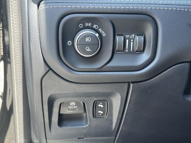 Photo of 2023 Diamond Black Crystal Pearlcoat RAM 1500