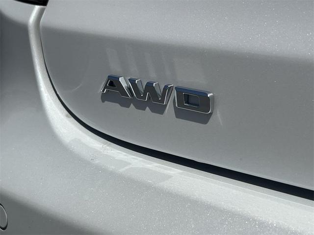 Photo of 2025 Crystal White Tricoat Cadillac XT6