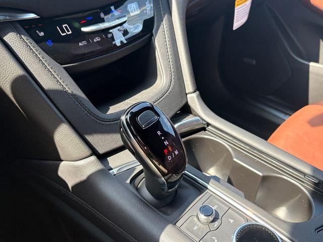 Photo of 2025 Crystal White Tricoat Cadillac XT5