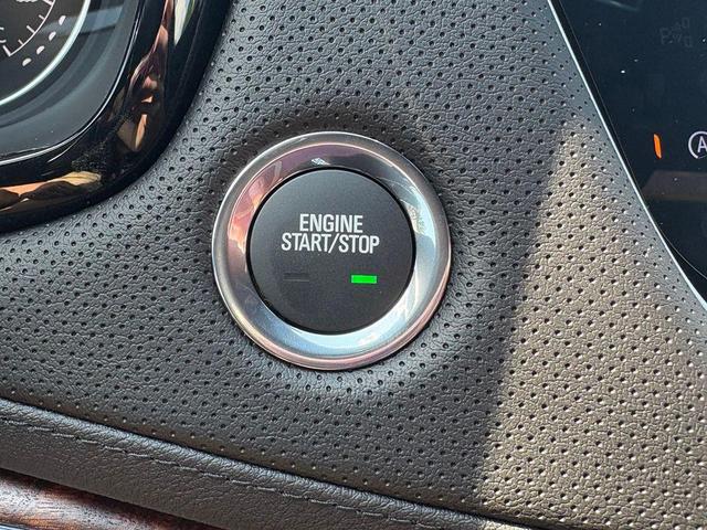 Photo of 2025 Crystal White Tricoat Cadillac XT5