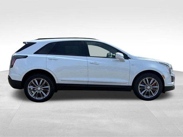 Photo of 2025 Crystal White Tricoat Cadillac XT5