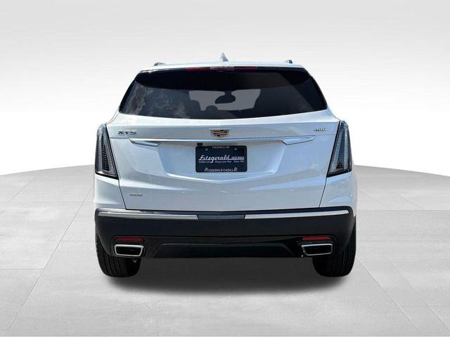 Photo of 2025 Crystal White Tricoat Cadillac XT5