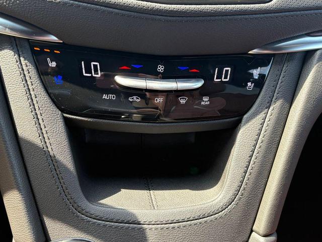 Photo of 2025 Crystal White Tricoat Cadillac XT5