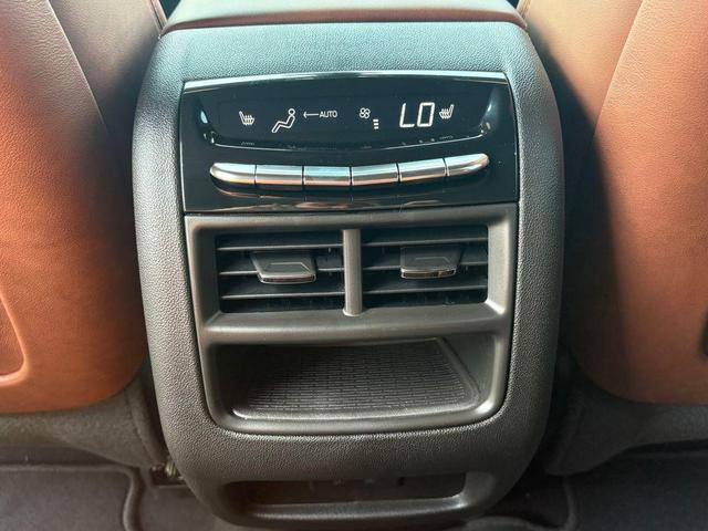 Photo of 2025 Crystal White Tricoat Cadillac XT5
