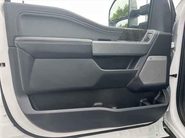 Photo of 2024 Oxford White Ford F-250