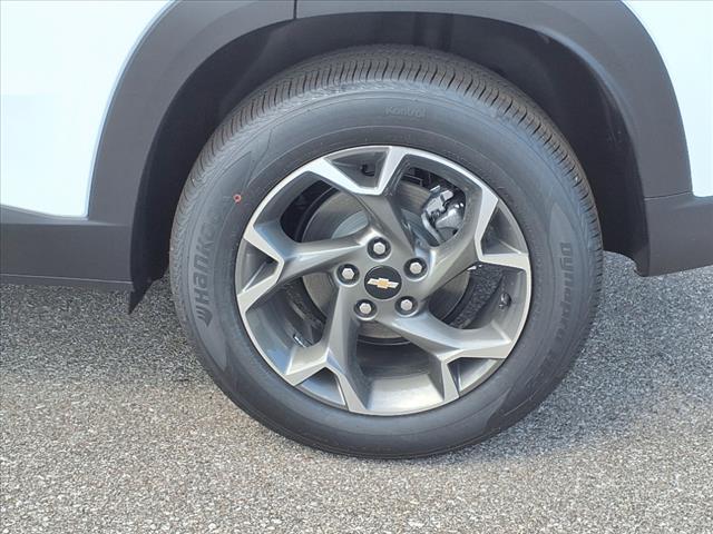Photo of 2025 Summit White Chevrolet Trax