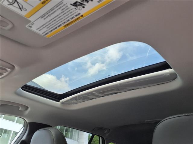 Photo of 2025 Summit White Chevrolet Trax