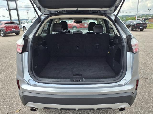 Photo of 2020 Silver Metallic Ford Edge
