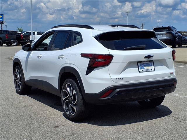 Photo of 2025 Summit White Chevrolet Trax