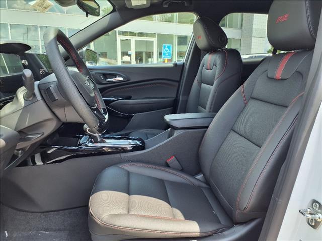 Photo of 2025 Summit White Chevrolet Trax
